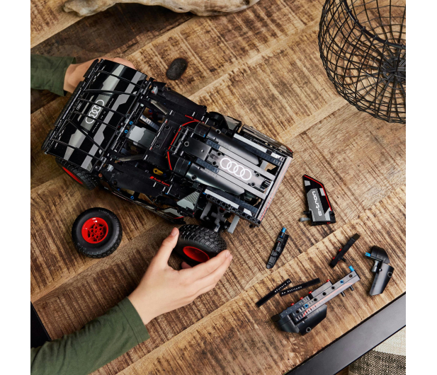 LEGO Technic 42160 Audi RS Q e-tron - 1159436 - zdjęcie 11